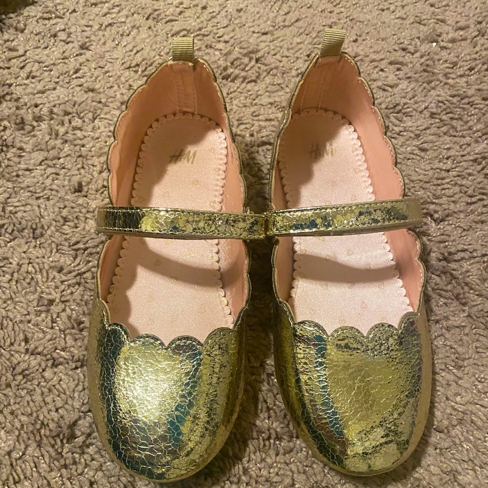 H&M toddler girls shoes size 12. Used in good condition